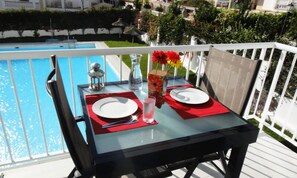 Outdoor dining - Apartment in Nerja Near Playa Torrecilla (Nerja)
