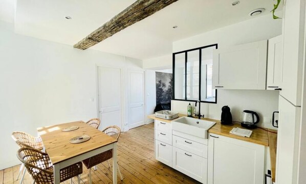 Fridge, microwave, oven, coffee/tea maker - The Grand Mining, Hypercentre, Lr115 (La Rochelle)