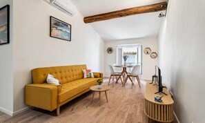 Living area - Apartments for 3 People (Antibes)