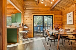 Dining - Shadow Wood Lodge, w Hot Tub near Ski Slopes (Big Bear Lake)