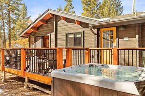 Terrace/patio - Shadow Wood Lodge, w Hot Tub near Ski Slopes (Big Bear Lake)