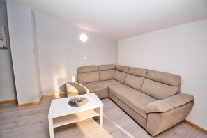 Fireplace - Holiday Home With Pool in Visocane (Policnik)