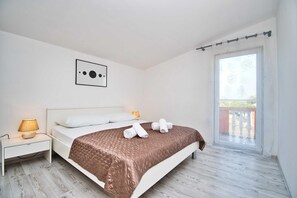 House | 4 bedrooms, iron/ironing board - Holiday Home With Pool in Visocane (Policnik)