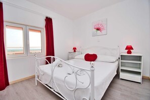 House | 4 bedrooms, iron/ironing board - Holiday Home With Pool in Visocane (Policnik)