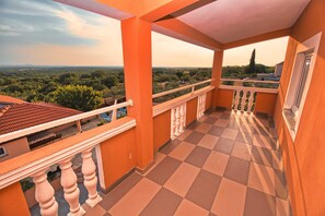House | Balcony - Holiday Home With Pool in Visocane (Policnik)