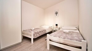 House | 4 bedrooms, iron/ironing board - Holiday Home With Pool in Visocane (Policnik)