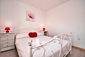 House | 4 bedrooms, iron/ironing board - Holiday Home With Pool in Visocane (Policnik)