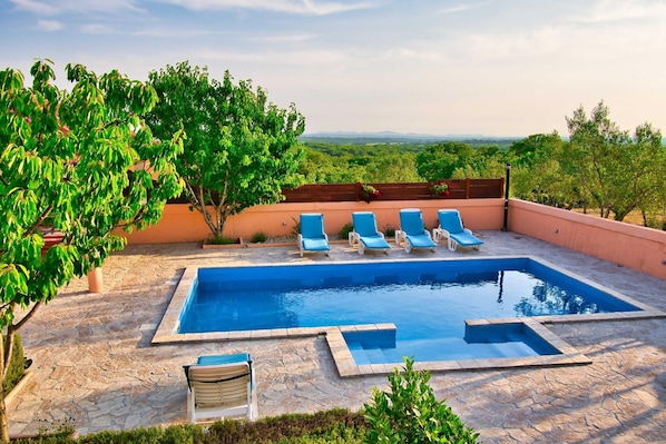 House | Pool | Indoor pool, outdoor pool - Holiday Home With Pool in Visocane (Policnik)