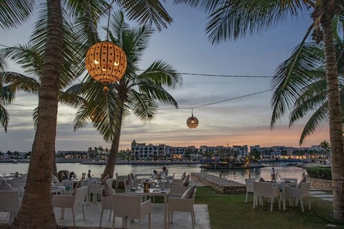 Charming luxury  4-bedroom villa in the heart of 5 Star Hawana  resort