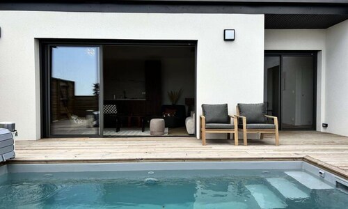 766 - Modern House With Private Pool