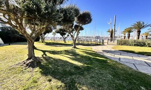 Property grounds - Apartments for 2 People (Le Grau-Du-Roi)