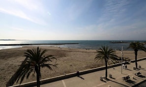 Beach - Apartment in Grau-du-roi With Sea Views (Le Grau-Du-Roi)