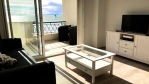 Living area - Apartment in Grau-du-roi With Sea Views (Le Grau-Du-Roi)