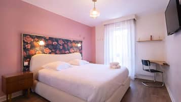 Bàn ủi/dụng cụ ủi quần áo