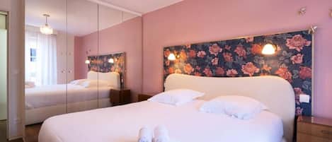 Apartment | 2 bedrooms, iron/ironing board, bed sheets