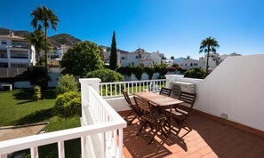 Outdoor dining - Urb. Alhambra 3-2 - Eurosur (Nerja)