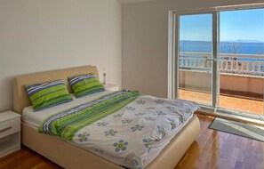 4 camere, culla da viaggio, Wi-Fi gratuito
