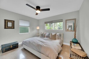 3 bedrooms, iron/ironing board, WiFi, bed sheets - Modern Zen Retreat near Fort Lauderdale Beach (Oakland Park)