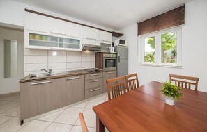Fridge, oven, stovetop, dishwasher - Cozy home in Podstrana with private swimming pool, can be inside or outside (Podstrana)
