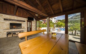 Dining - Cozy home in Podstrana with private swimming pool, can be inside or outside (Podstrana)