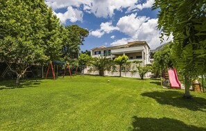 Children's area - Cozy home in Podstrana with private swimming pool, can be inside or outside (Podstrana)