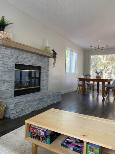 New! Spacious Bright Home in GREAT Location