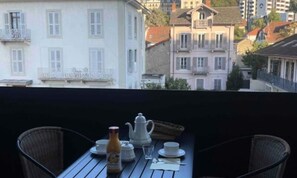 Outdoor dining - Apartment in Aix-les-bains Near Parc Floral (Aix-les-Bains)