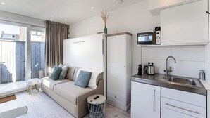 Unclassified image, 2 of 3, button - Studio for 2 People (Zandvoort)
