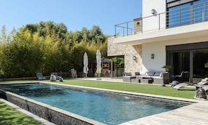 Indoor pool, outdoor pool - Villa in Juan-les-pins With Pool & Jacuzzi (Antibes)
