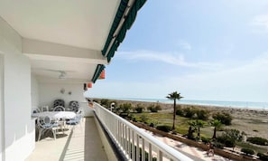 Outdoor dining - Apartment in Canet With Beachfront Views (Canet de Berenguer)