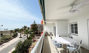Outdoor dining - Apartment in Canet With Beachfront Views (Canet de Berenguer)
