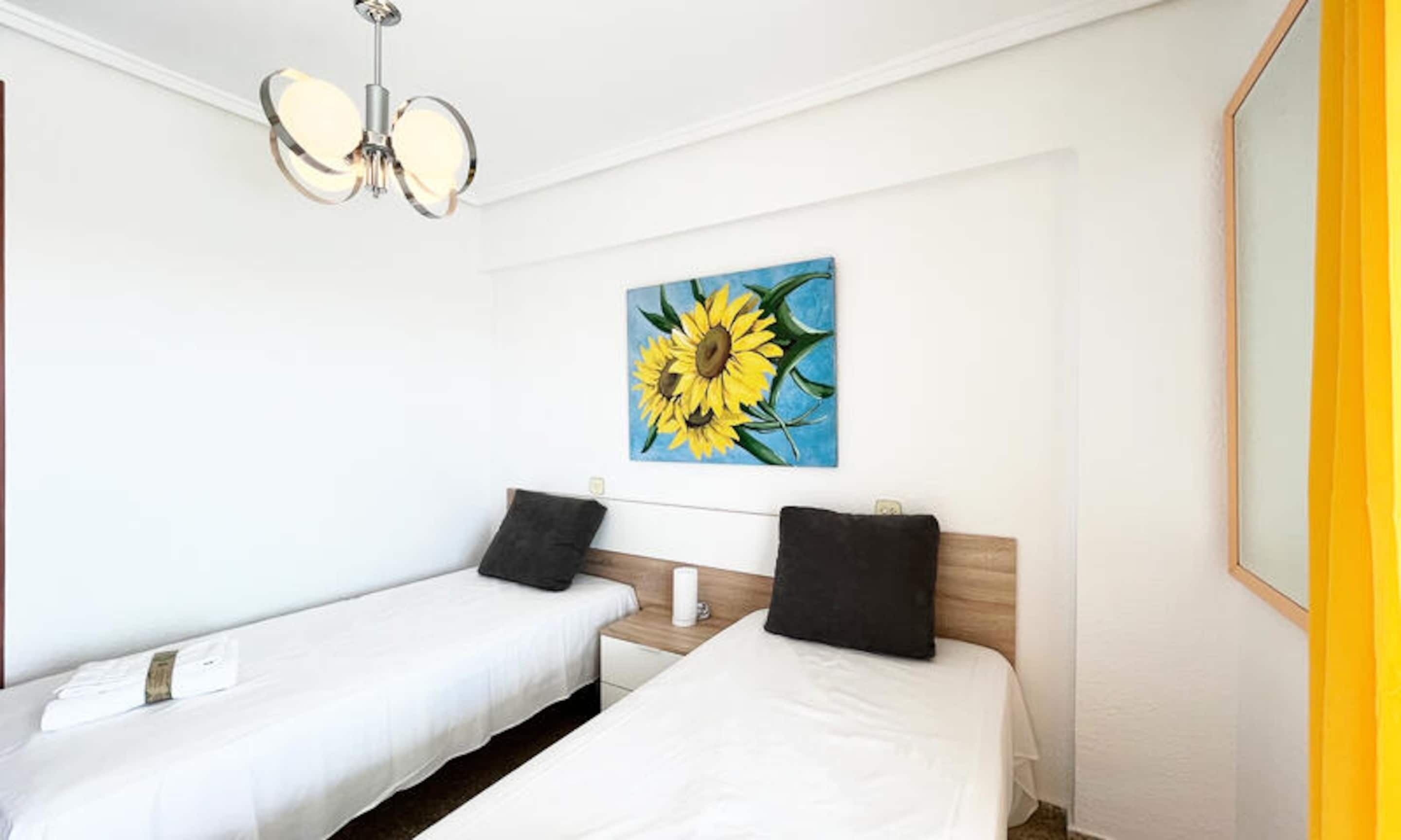 Iron/ironing board, bed sheets