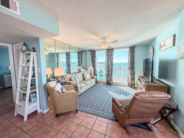 TV, books - Best Sunsets on the Lagoon Front w/ Pools & Pier (Gulf Shores)