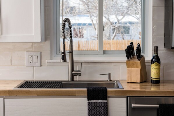 ميكروويف، فرن، موقد طهي مسطح، غسالة أطباق