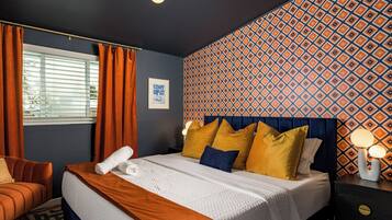 5 bedrooms, iron/ironing board, WiFi, bed sheets