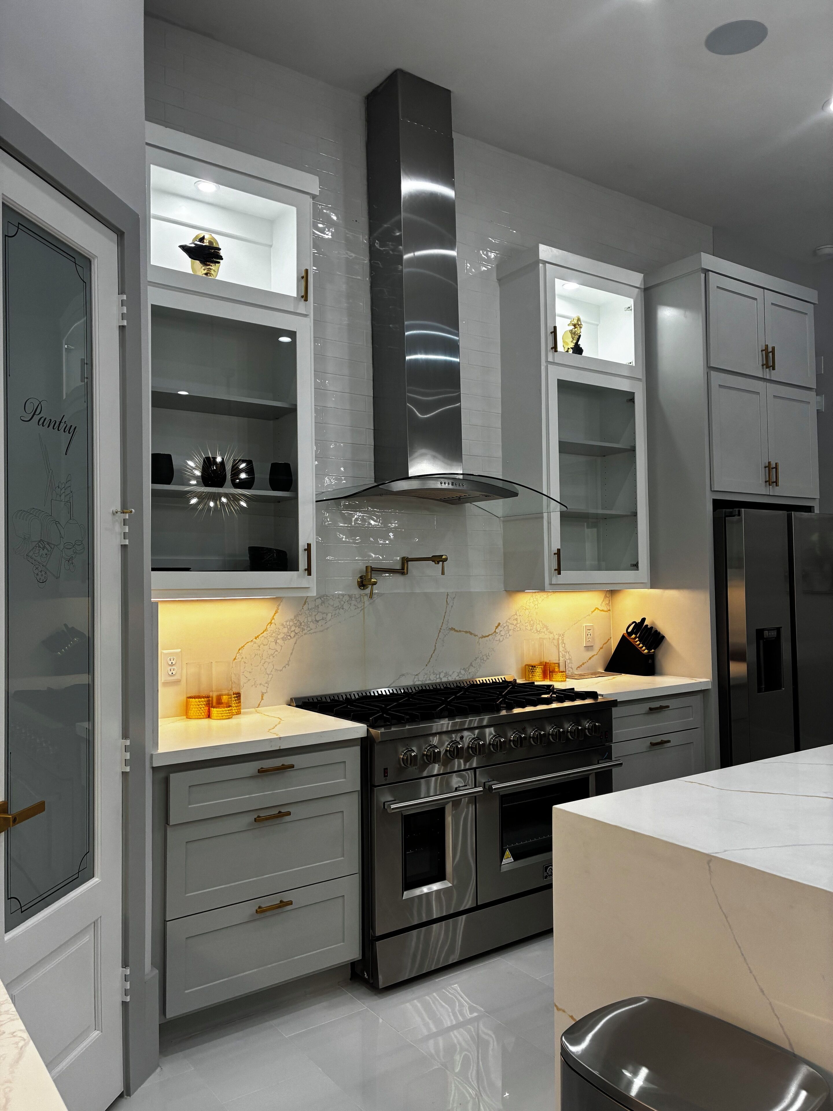 ميكروويف، فرن، موقد طهي مسطح، غسالة أطباق