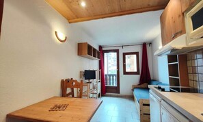 Interior - Studio Close to the Slopes and Shops Balcony (Tignes)