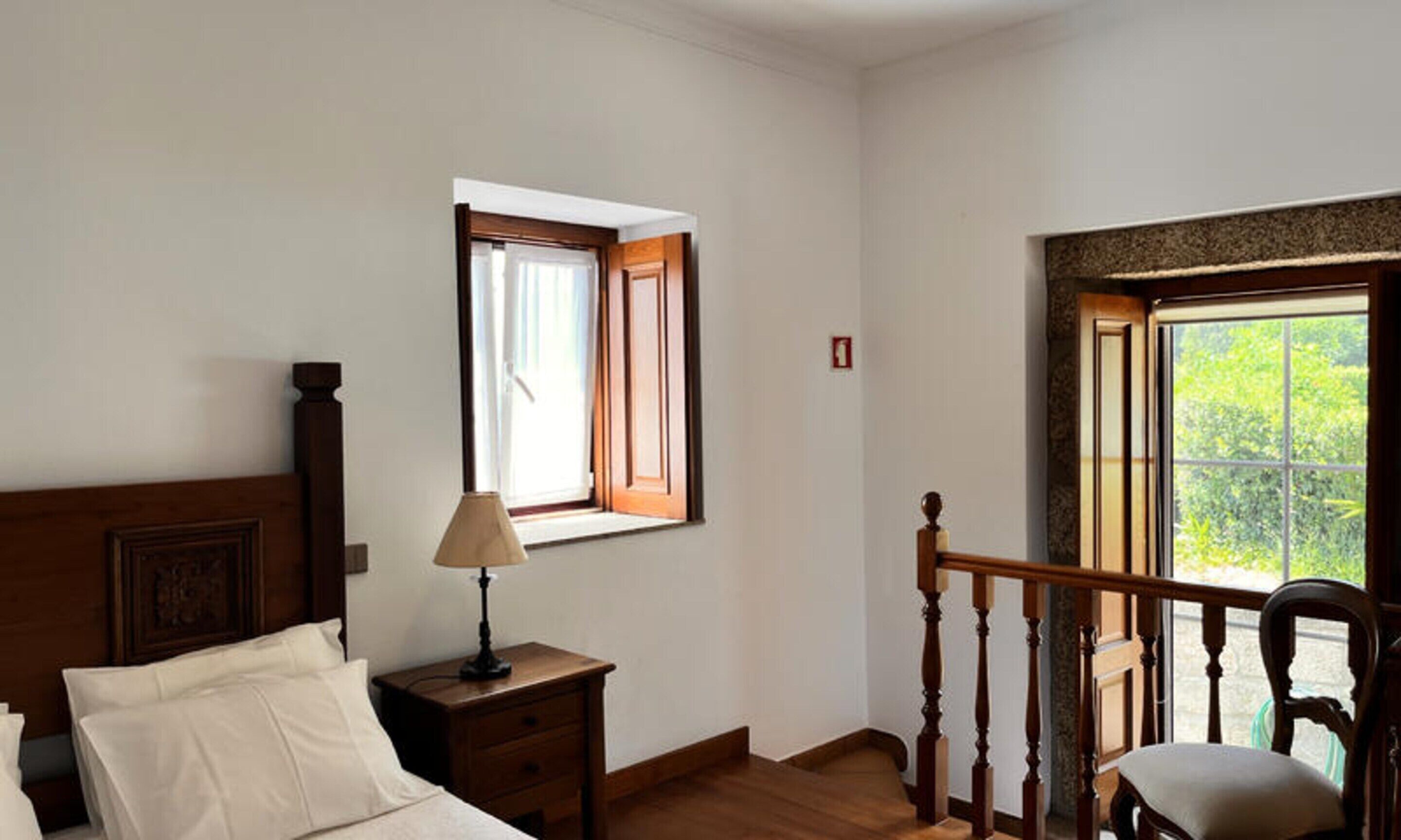 Mobiliario individual y ropa de cama