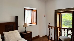 Individually furnished, bed sheets - Apartment in Cabeceiras With Pool & Garden (Cabeceiras de Basto)