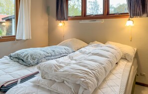 4 bedrooms, travel cot, free WiFi - Lovely home in Grenaa with WiFi (Grenaa)