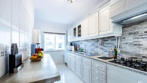 Coffee/tea maker, fridge, microwave, oven - Apartments for 6 People (Portimão)