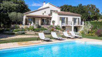 Hồ bơi trong nhà, hồ bơi ngoài trời