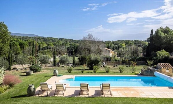 Hồ bơi trong nhà, hồ bơi ngoài trời 