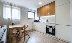 Frigorifero, microonde, forno, macchina per tè/caffè