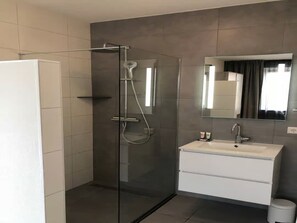 Apartment | Bathroom - Ground Floor Lodge With Private Veranda (Zoutelande)