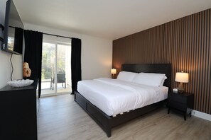 In-room safe, iron/ironing board, free WiFi, bed sheets - Cozy 2BR Waterfront Condo ~ Pool, Gym, Resort Access, Sleeps 6 (Branson)