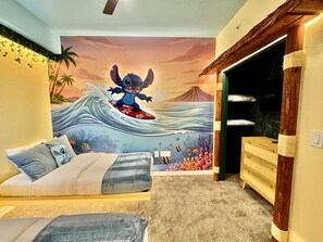 3 slaapkamers, een bureau, een strijkplank/strijkijzer, reisbedje