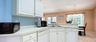 NEAR Fleming island LUXE-POOL-FIRE pit-games-more