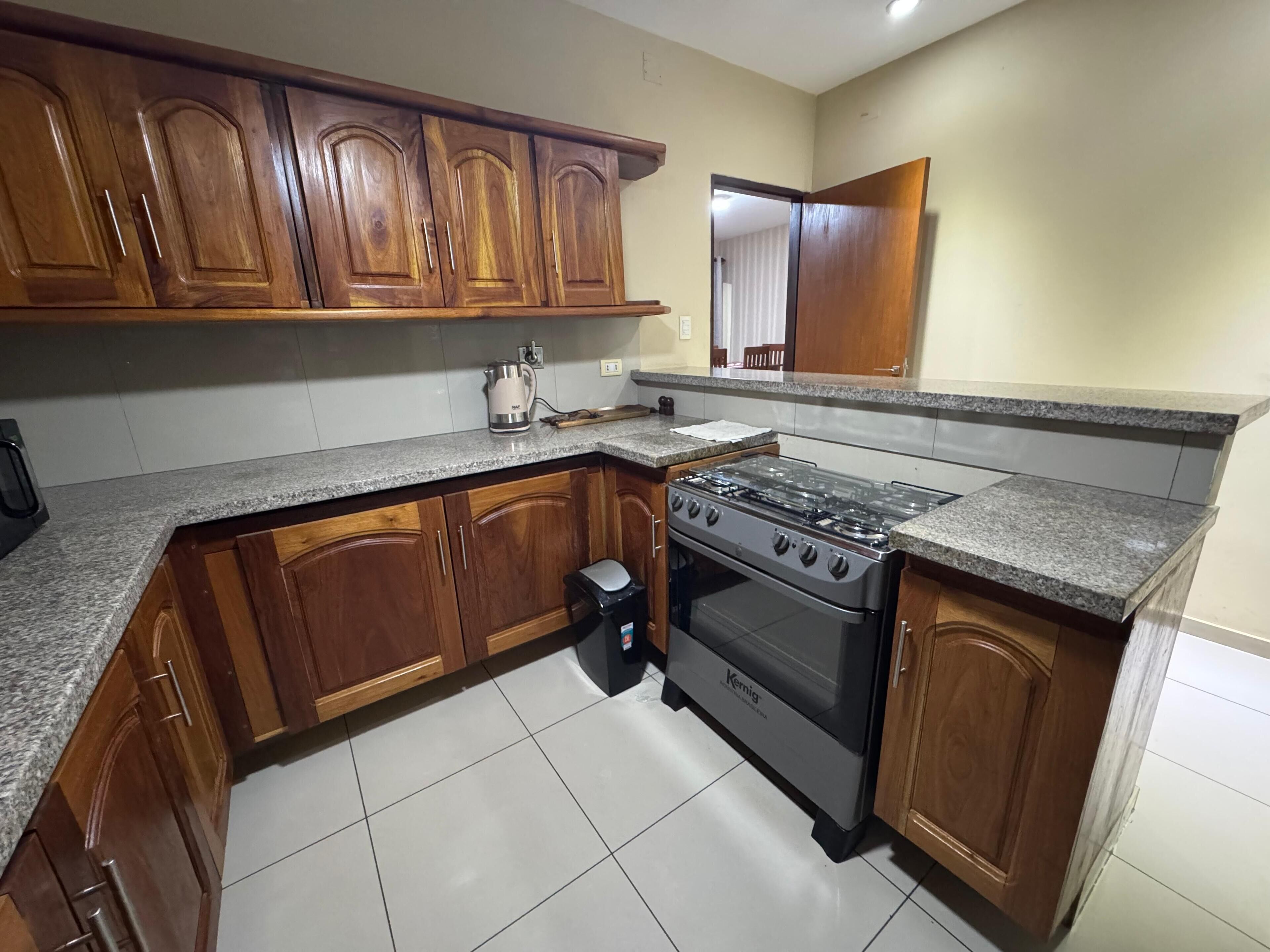 Refrigerador, microondas, horno y lavavajillas 