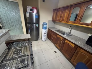 Refrigerador, microondas, horno y lavavajillas 